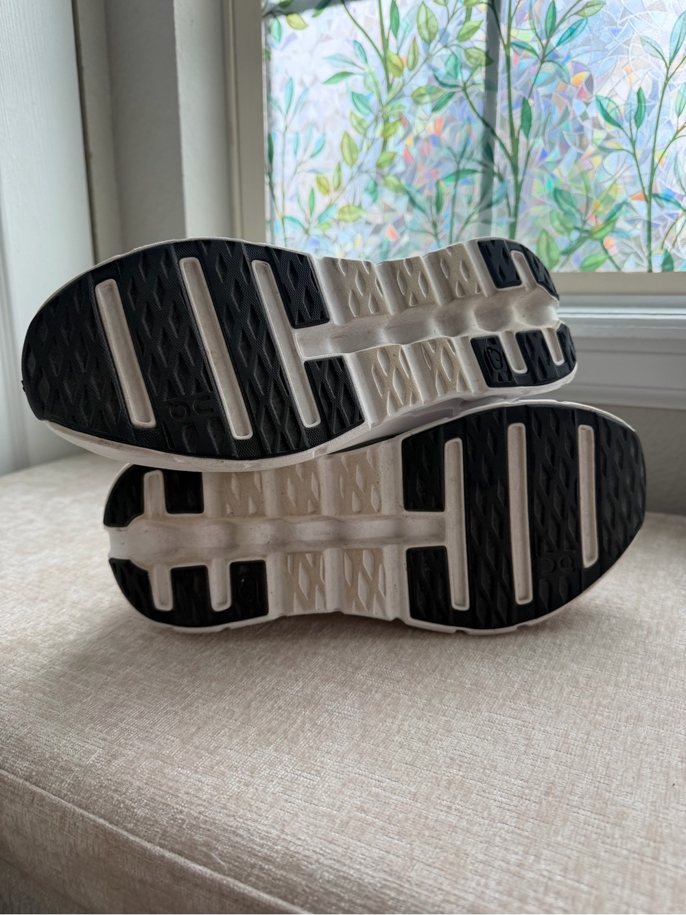 On Running Cloudtilt Black & White Women’s Size 9 - Picture 6 of 10